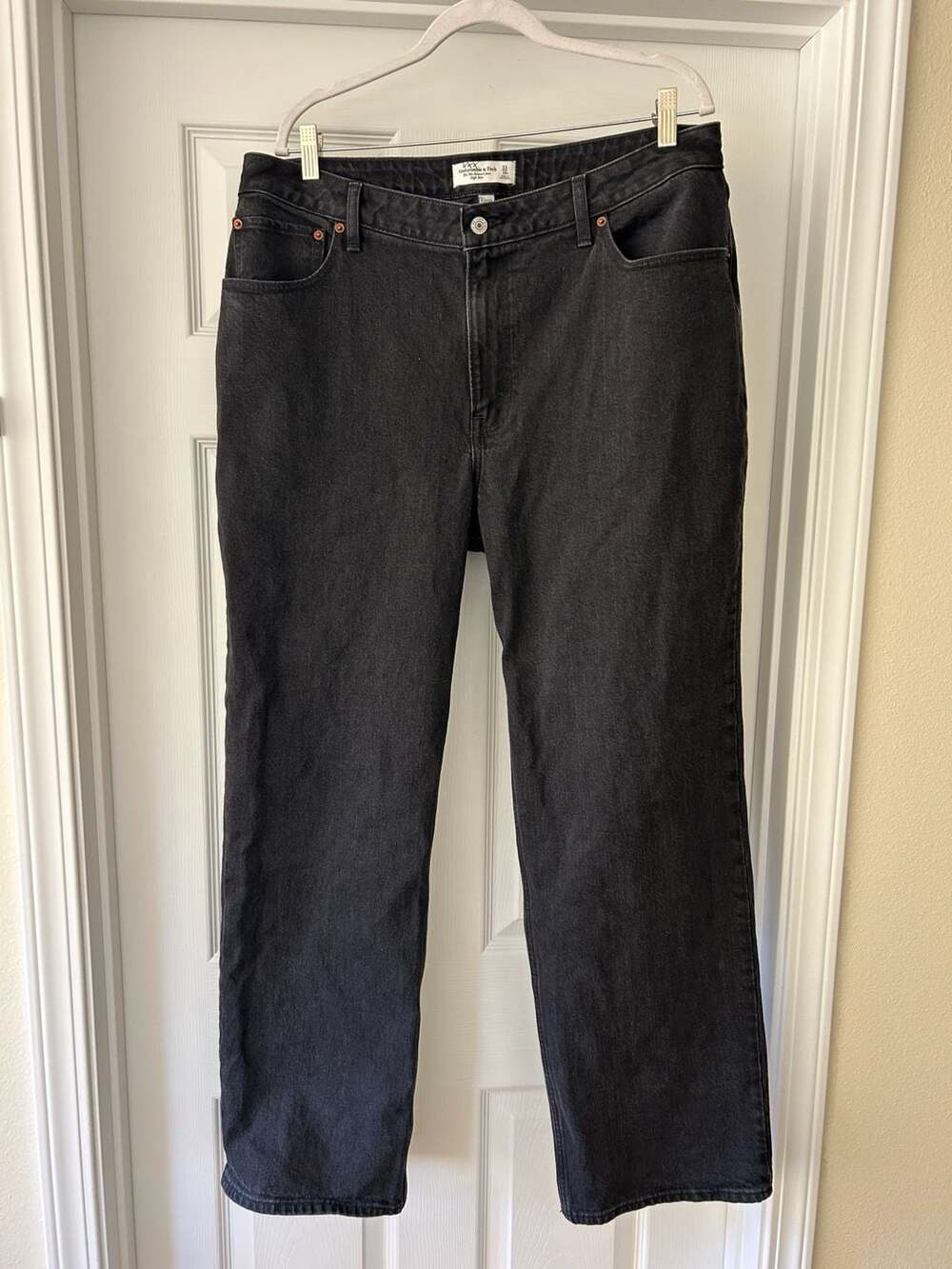 NWT Abercrombie & Fitch Curve Love The '90s Relaxed High Rise Jeans Black Sz 33